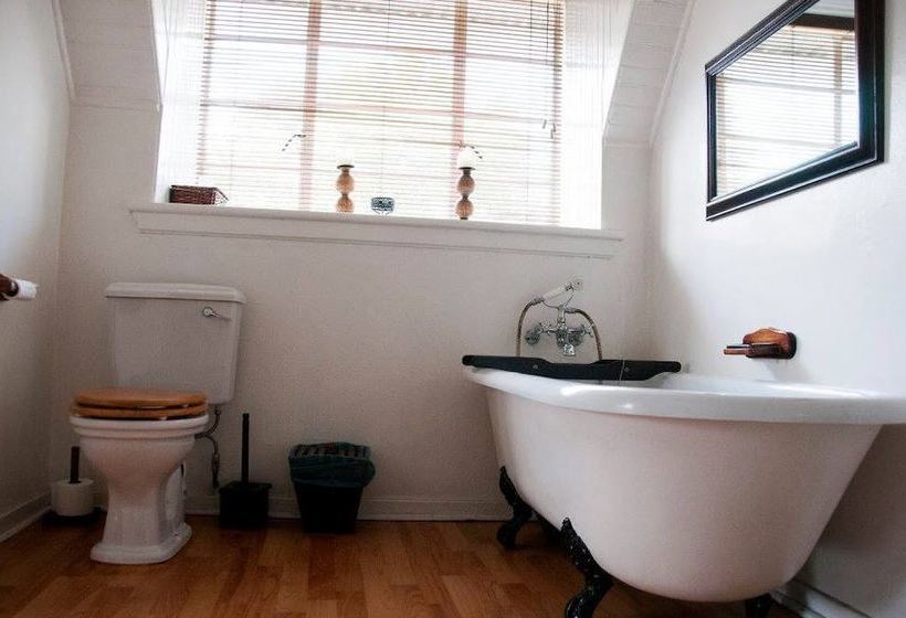 Pension Shady Pines Guest House