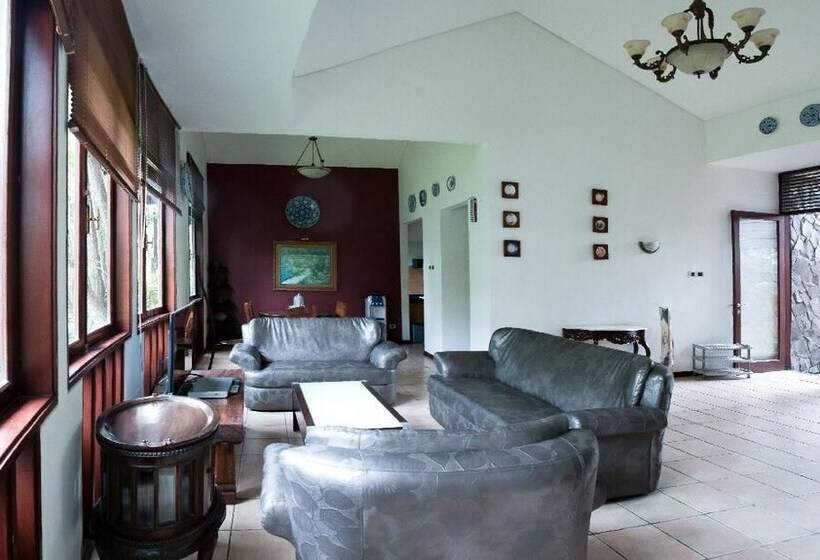 Villa Lovender Klub Bunga A14