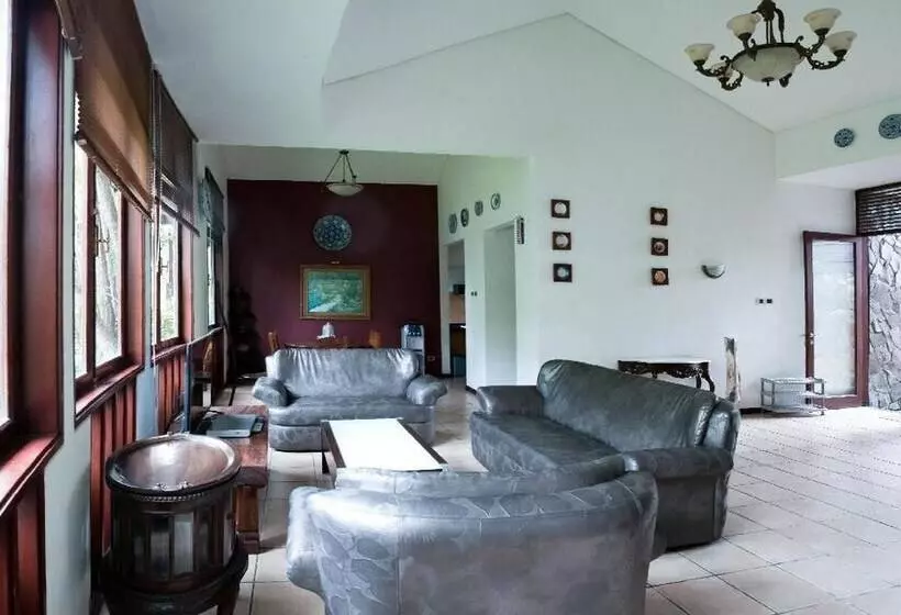 Villa Lovender Klub Bunga A14