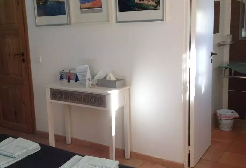 Aamiaismajoitus (B&B) La Désirade Chambres D Hôtes En Provence