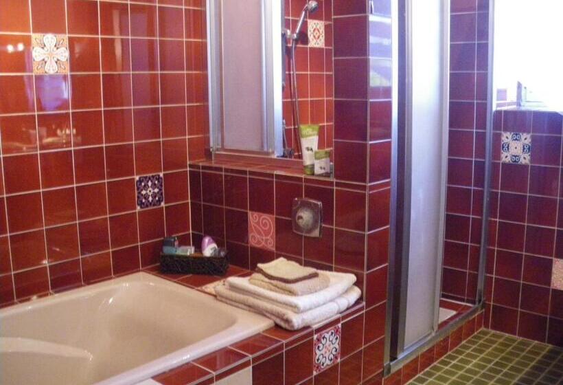 민박 La Metairie Du Pont