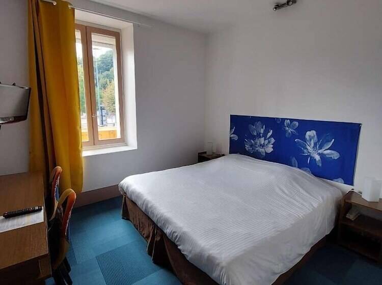 Отель De France