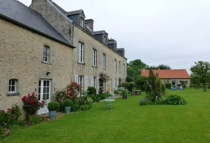 Aamiaismajoitus (B&B) Le Manoir De Magneville