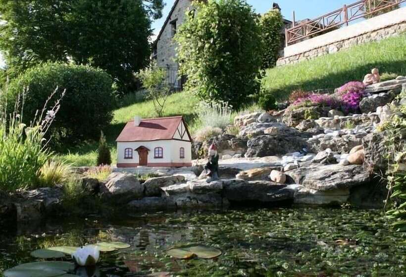 Hillside Park Dordogne