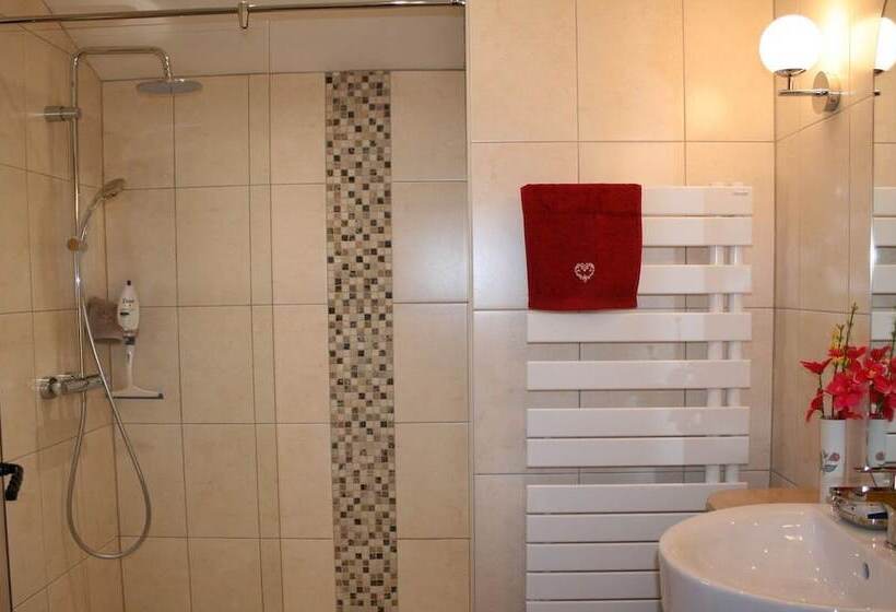 Hillside Park Dordogne