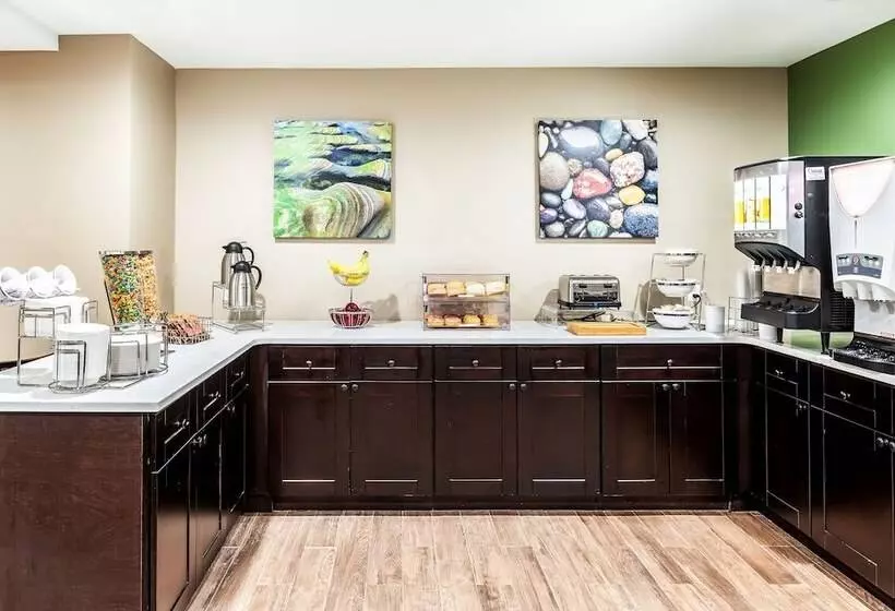 Van Wyck Hotel & Suites Near Jfk Airport