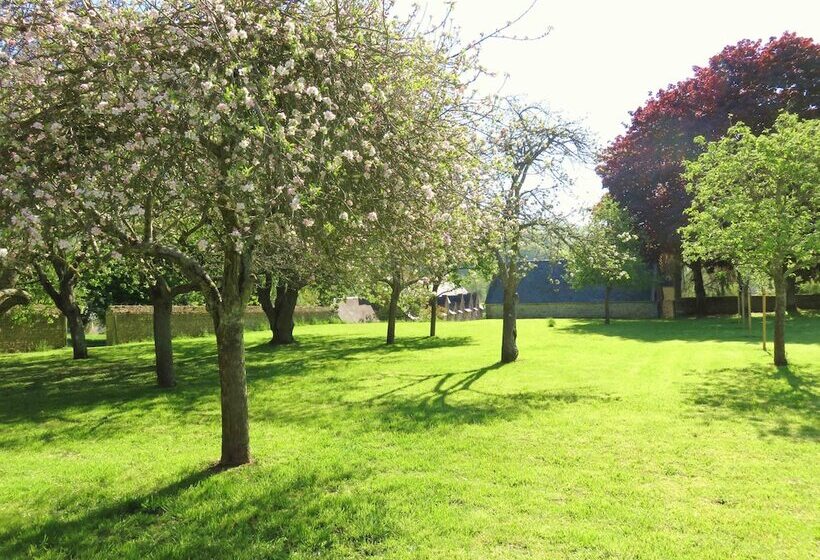 Le Manoir De Placy Bed And Breakfast