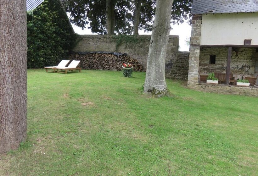 Le Manoir De Placy Bed And Breakfast