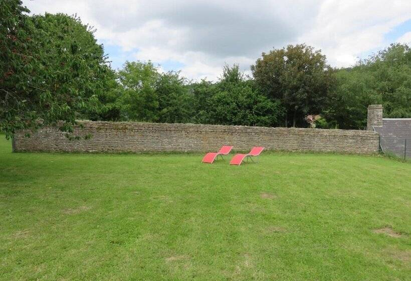 Le Manoir De Placy Bed And Breakfast