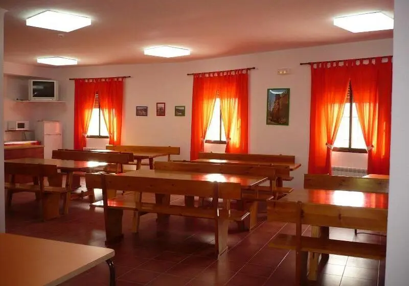 Albergue Serranilla   Hostel