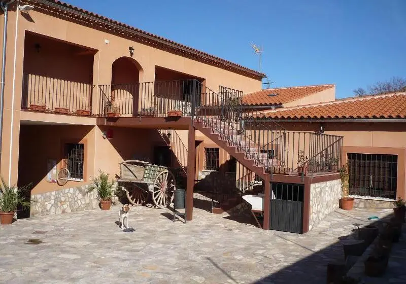 Albergue Serranilla   Hostel