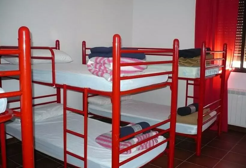 Albergue Serranilla   Hostel