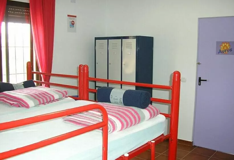Albergue Serranilla   Hostel