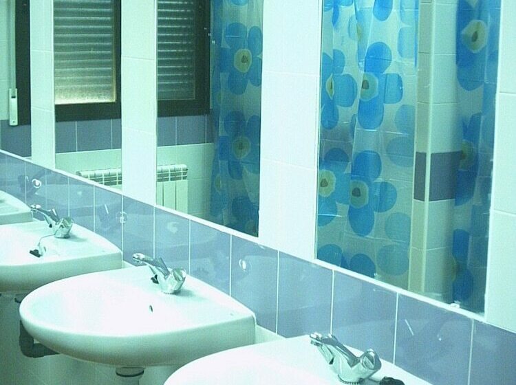 Albergue Serranilla Hostel