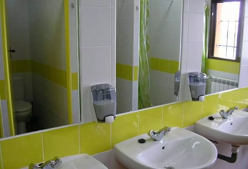 Albergue Serranilla   Hostel