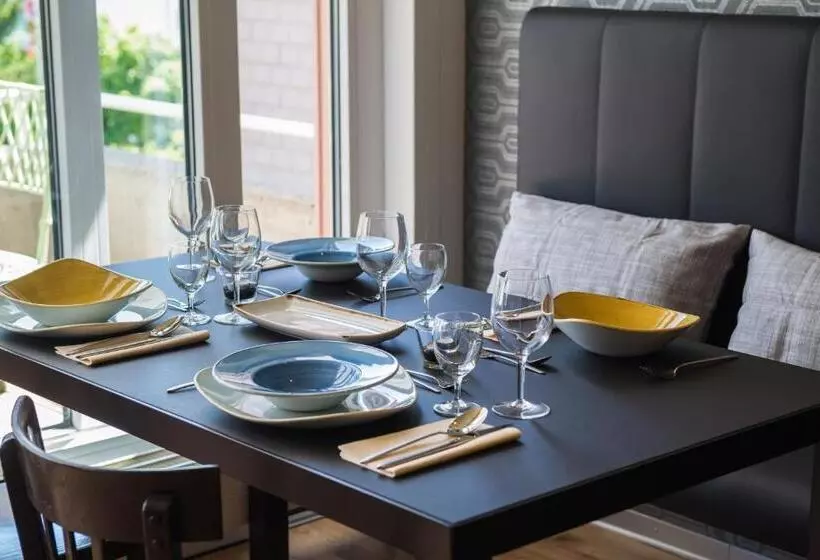 Ascott Hotel & Restaurant