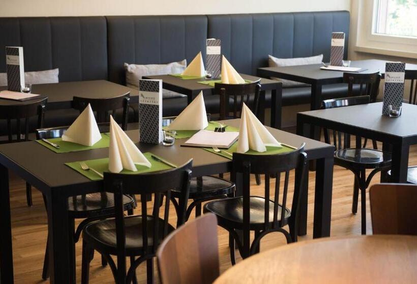 Ascott Hotel & Restaurant