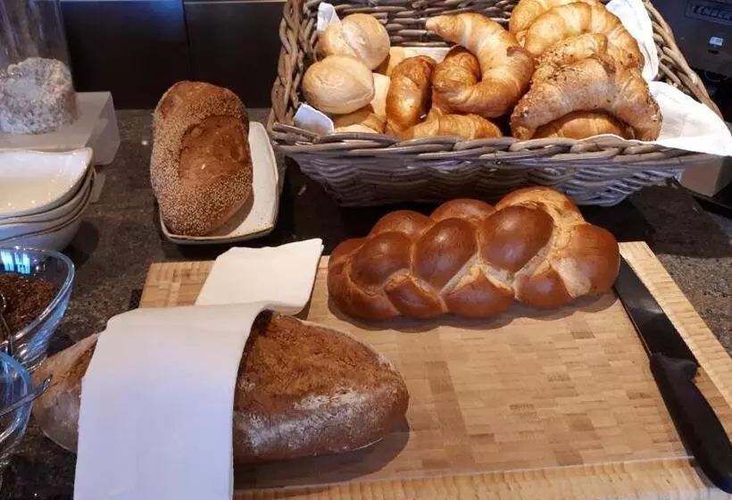 Ascott Hotel & Restaurant