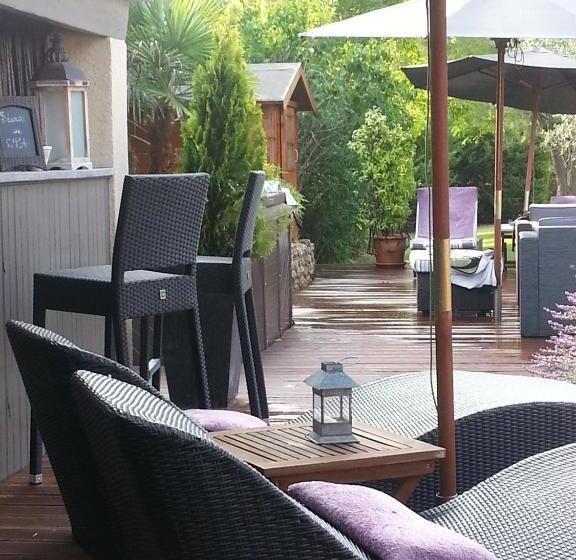 مبيت وإفطار Les Chambres D Hôtes De La Ferrage