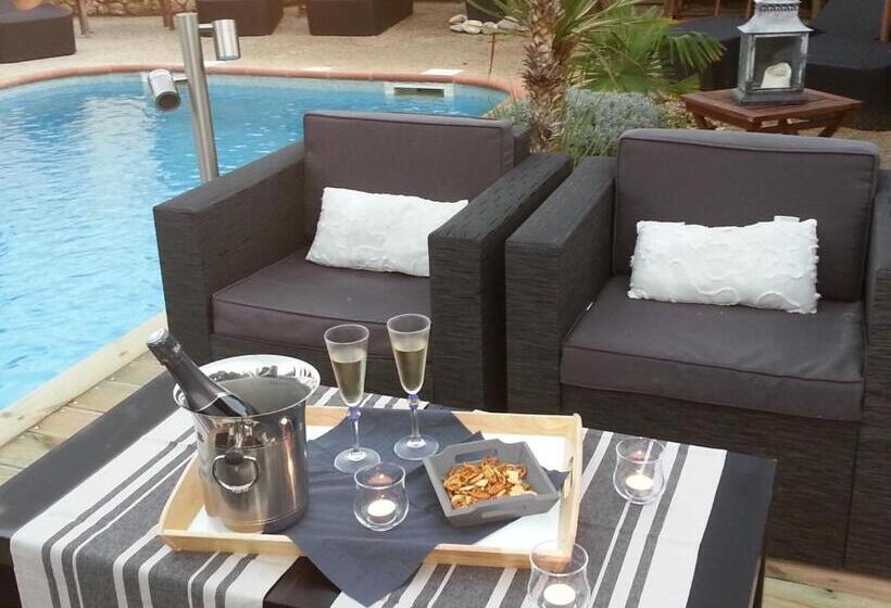 مبيت وإفطار Les Chambres D Hôtes De La Ferrage