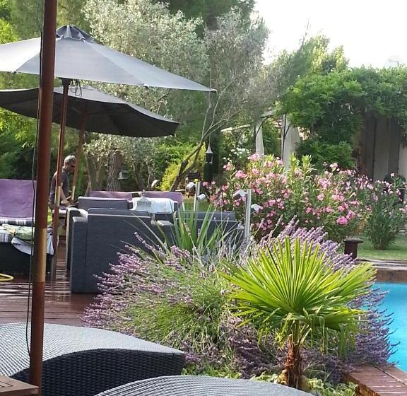 مبيت وإفطار Les Chambres D Hôtes De La Ferrage