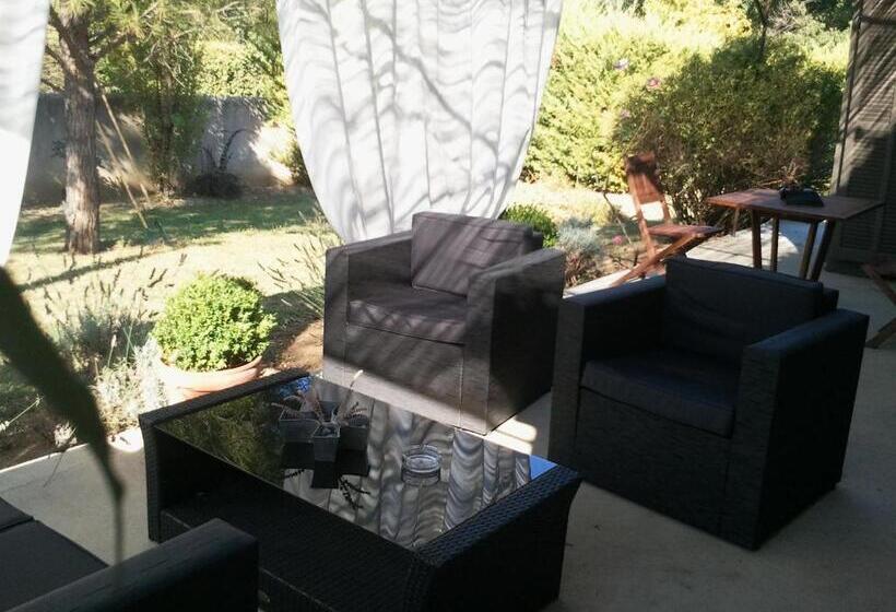 مبيت وإفطار Les Chambres D Hôtes De La Ferrage