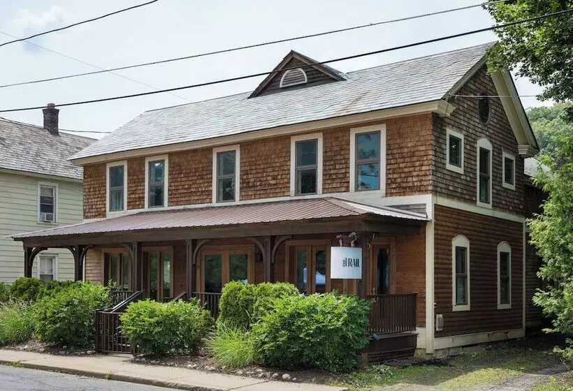 Aamiaismajoitus (B&B) The Trail In Adams   Berkshires  Art