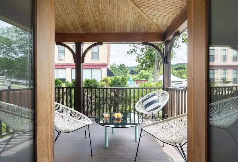 Aamiaismajoitus (B&B) The Trail In Adams   Berkshires  Art