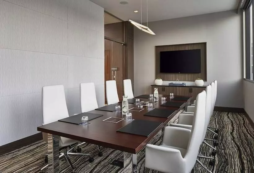 Ac Hotel By Marriott Cleveland Beachwood