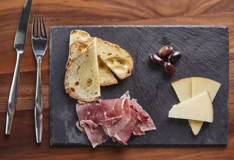 Ac Hotel By Marriott Cleveland Beachwood