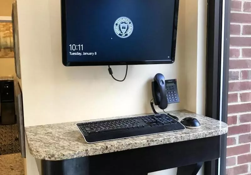 Hotelli Asbury Inn & Suites