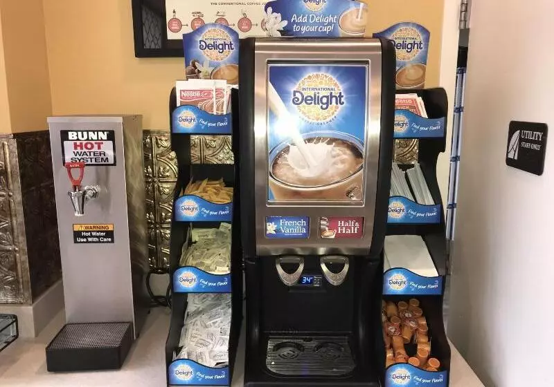 Hotelli Asbury Inn & Suites