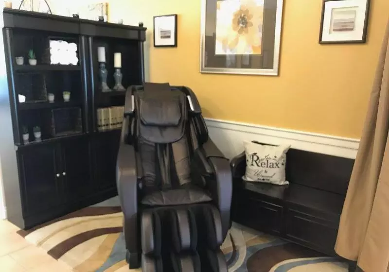 Hotelli Asbury Inn & Suites