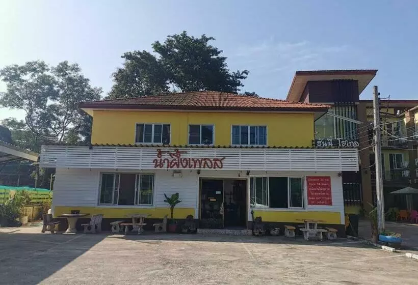 Hotelli Nam Pueng Place 1