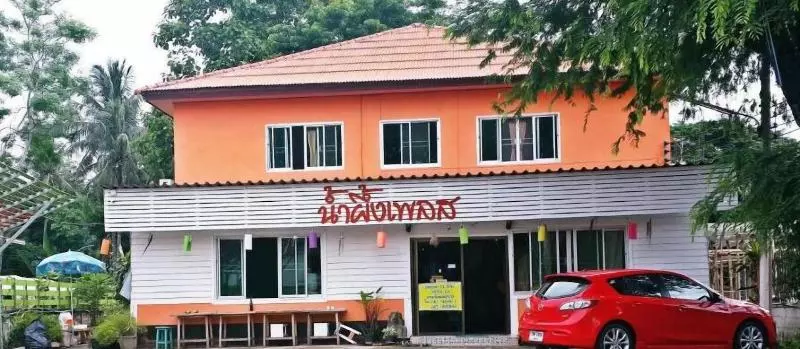 Hotelli Nam Pueng Place 1