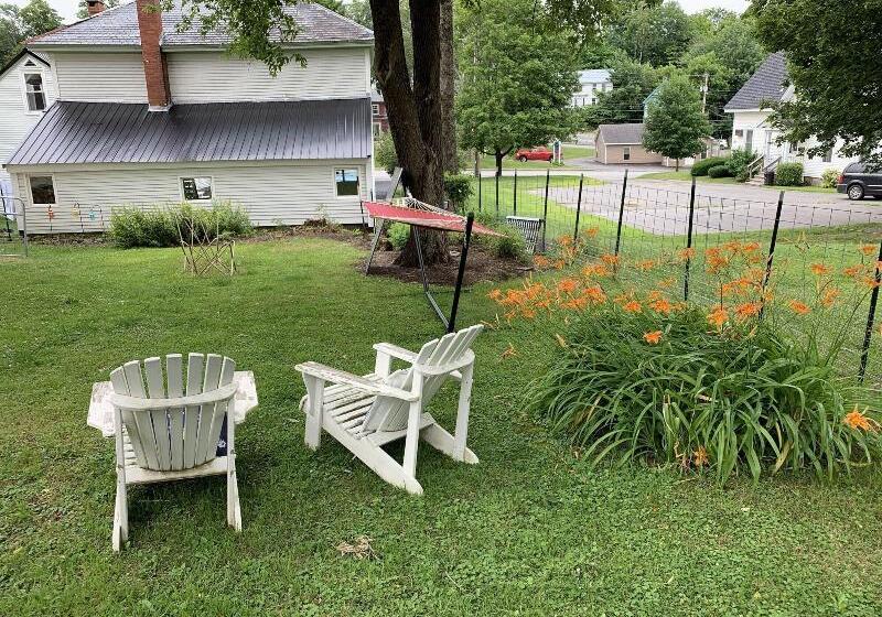 بنسيون Freedom House B&b