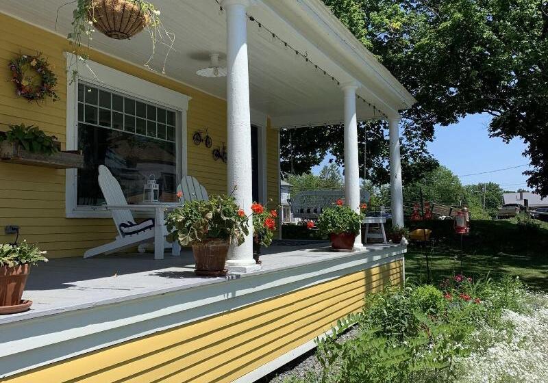 بنسيون Freedom House B&b