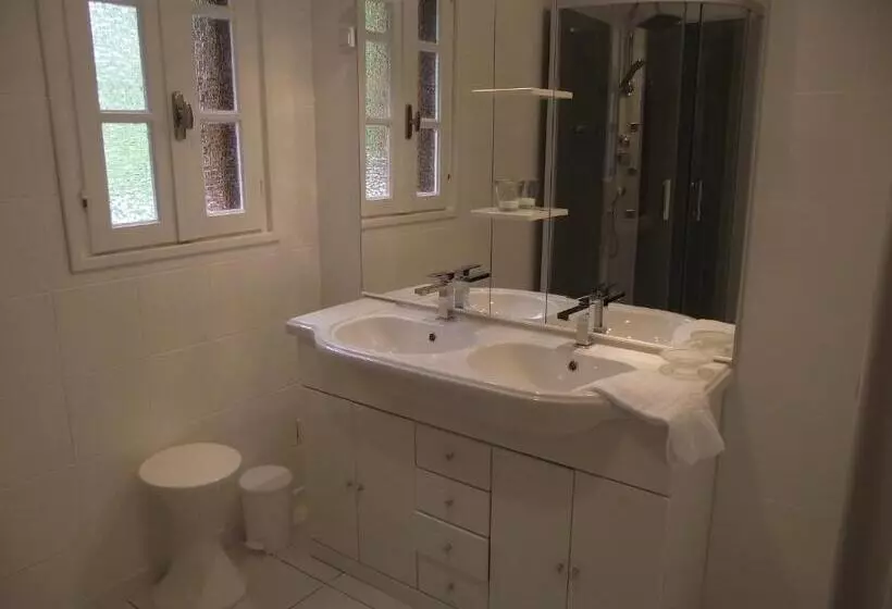 Majatalo Villa Emmony