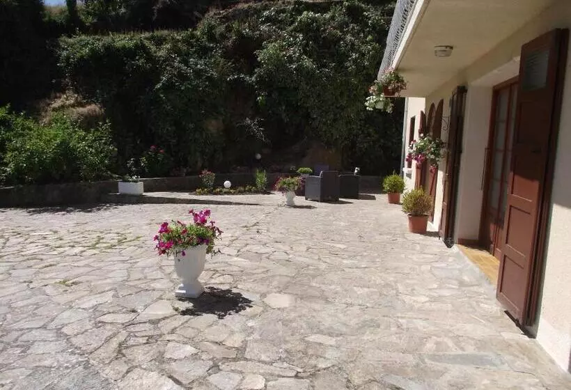 Majatalo Villa Emmony