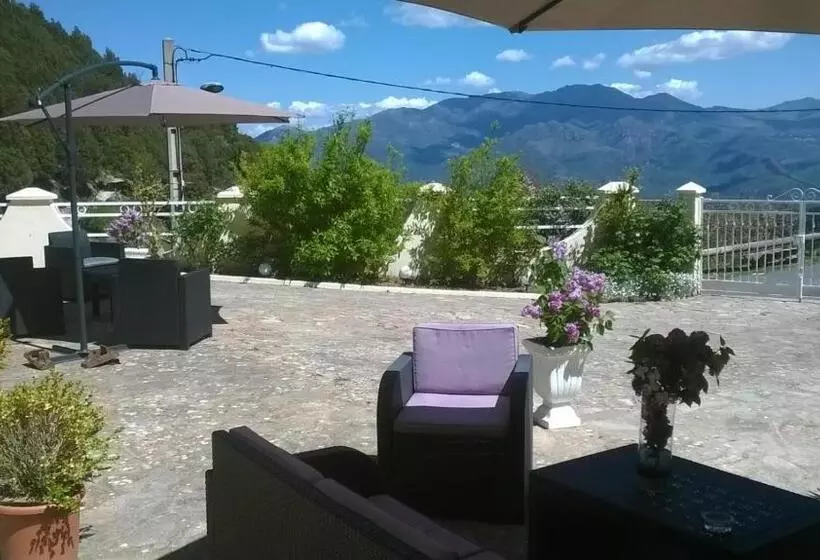 Majatalo Villa Emmony