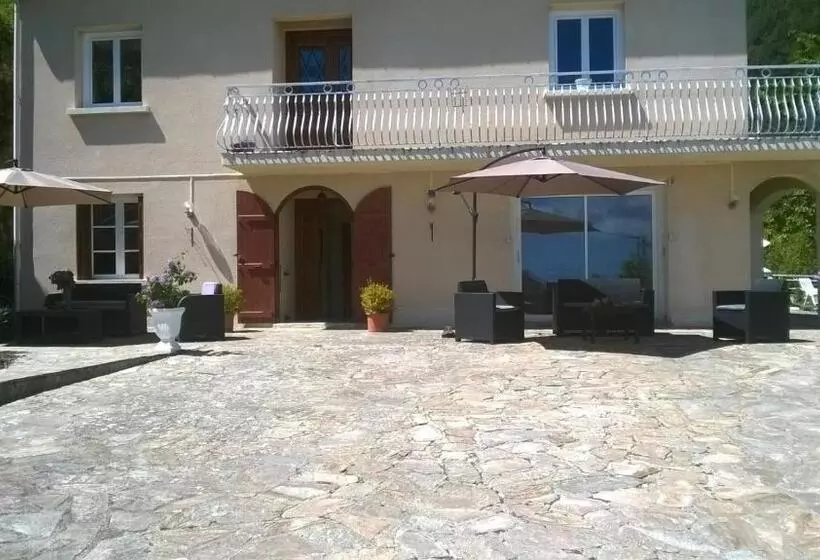 Majatalo Villa Emmony