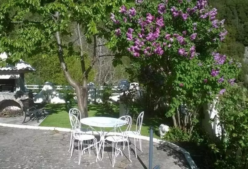 Majatalo Villa Emmony