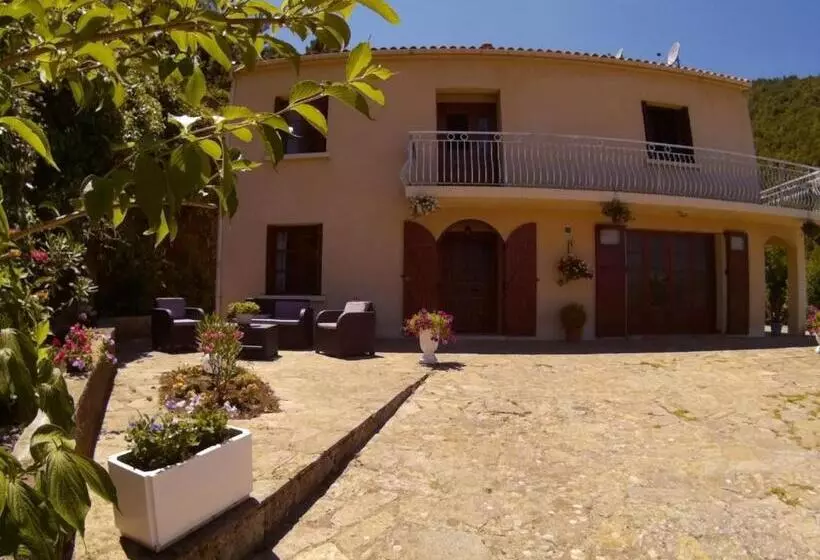 Majatalo Villa Emmony