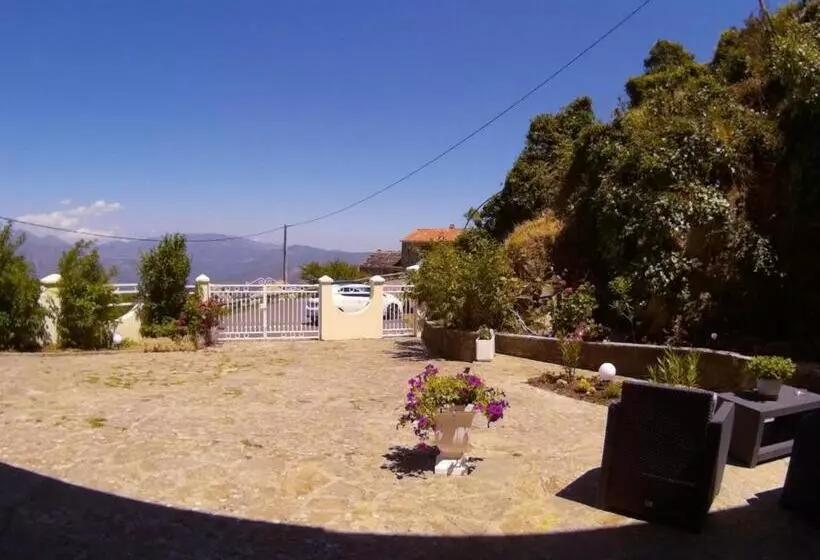 Majatalo Villa Emmony