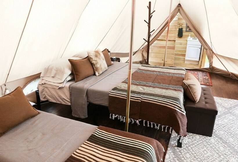 Glampotel Natural Gardens