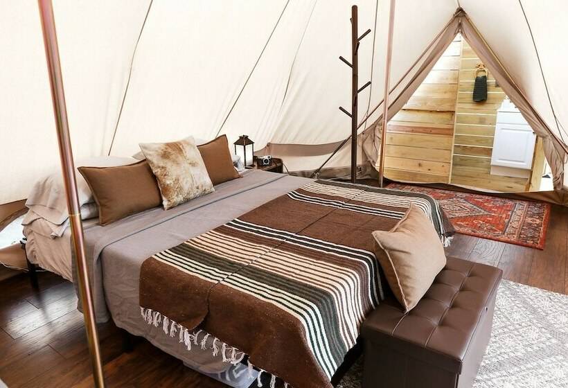 Glampotel Natural Gardens