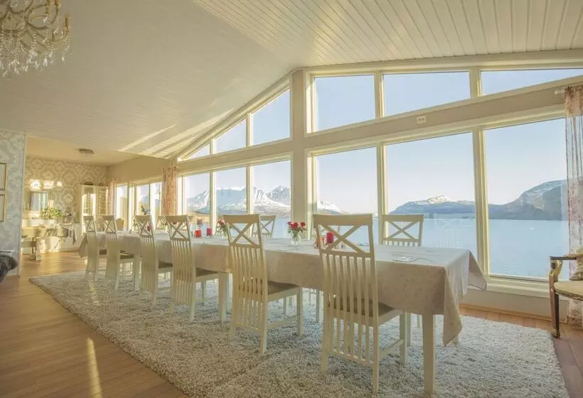 Hotelli Arctic Panorama Lodge