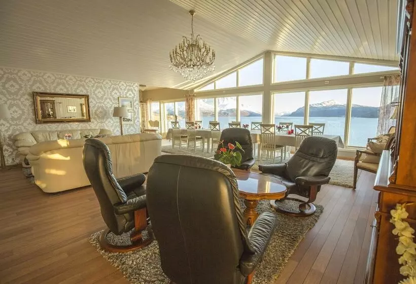 Hotelli Arctic Panorama Lodge