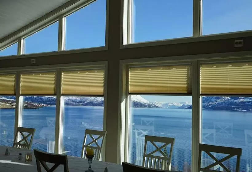 Hotelli Arctic Panorama Lodge