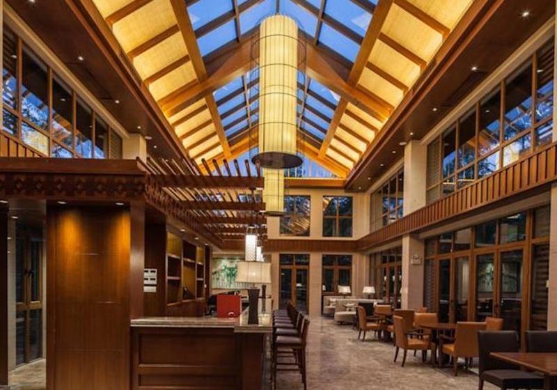 Отель Wuzhishan Yatai Rainforest Resort